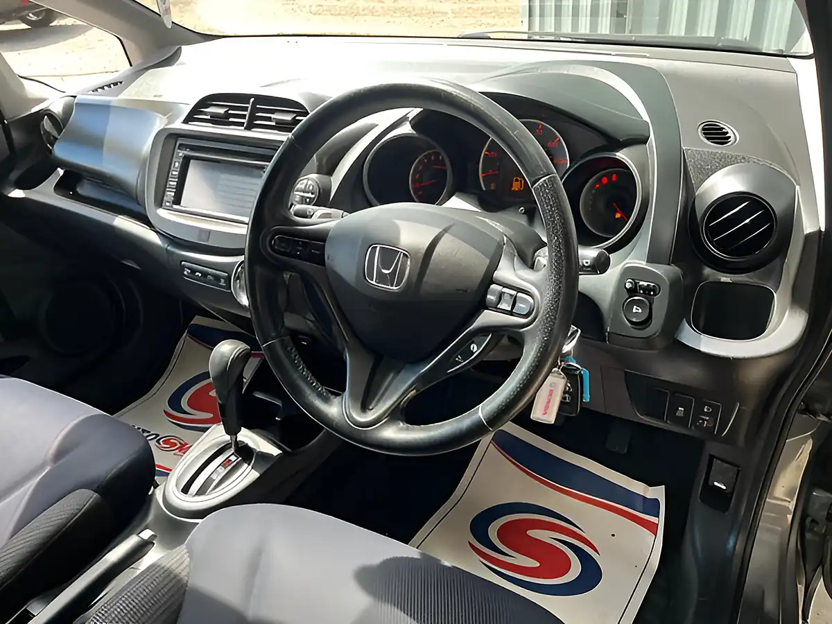 Used 2014 Honda Jazz Es Plus T Grey - Interior and Exterior details 17