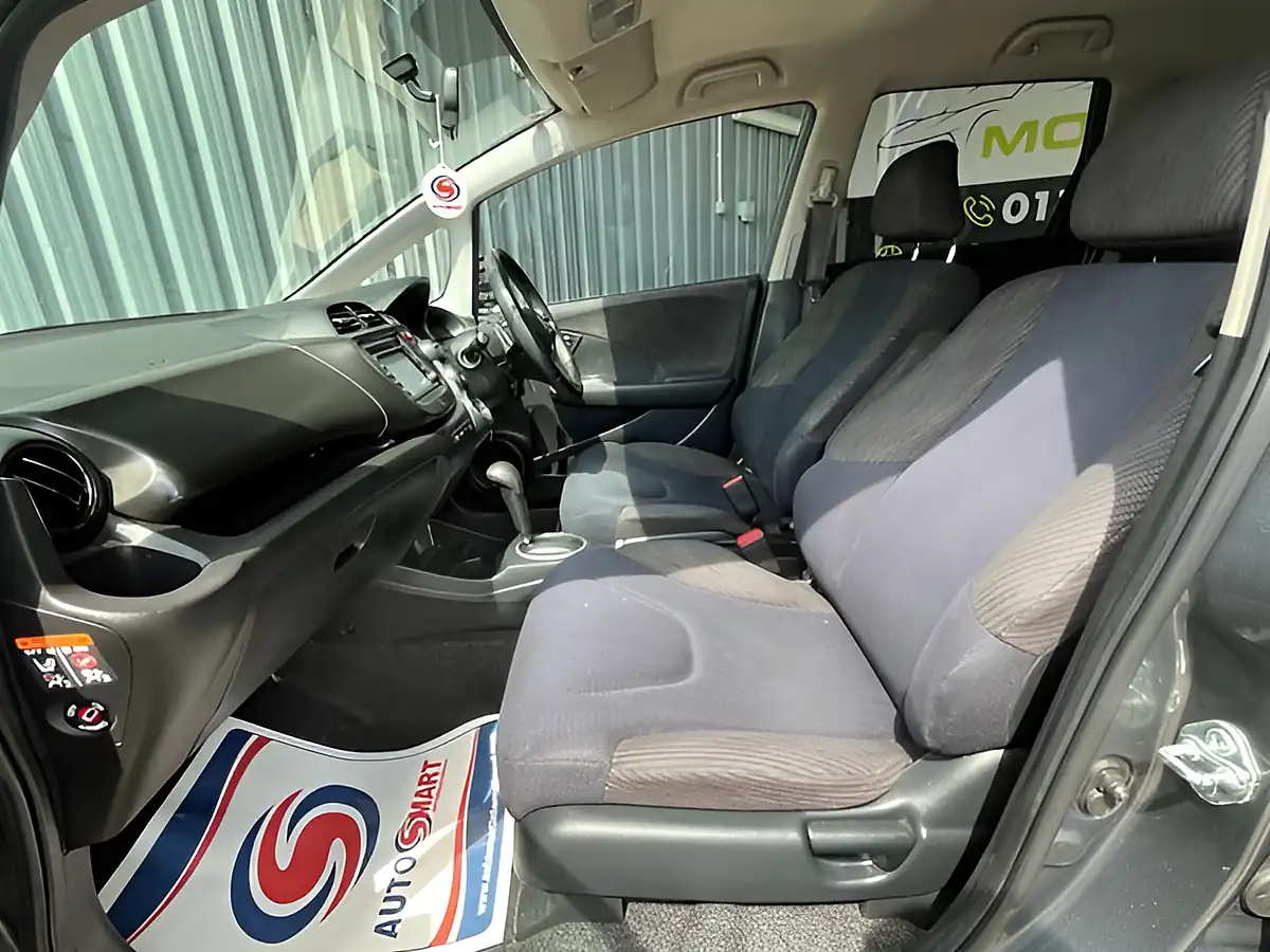 Used 2014 Honda Jazz Es Plus T Grey - Interior and Exterior details 18