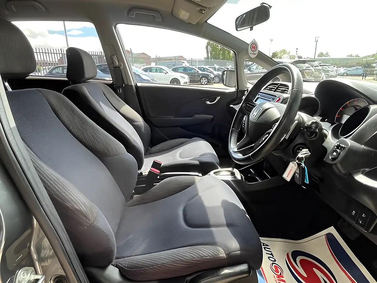 Used 2014 Honda Jazz Es Plus T Grey - Interior and Exterior details 5