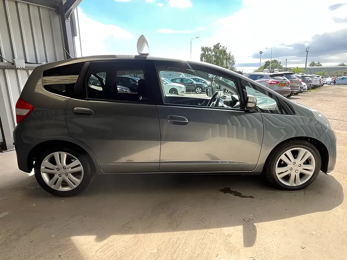 Used 2014 Honda Jazz Es Plus T Grey - Interior and Exterior details 9