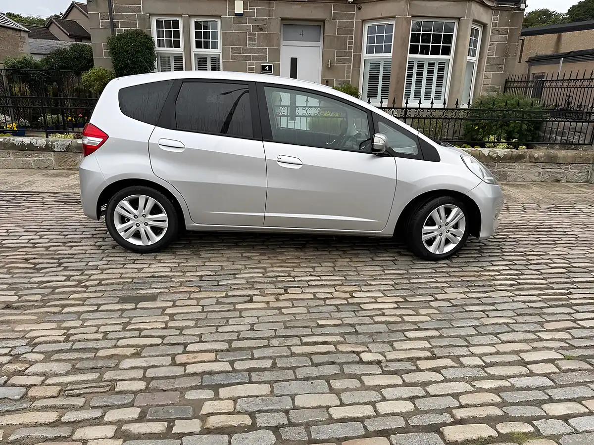 Used 2014 Honda Jazz Es Plus T Silver - Interior and Exterior details 10