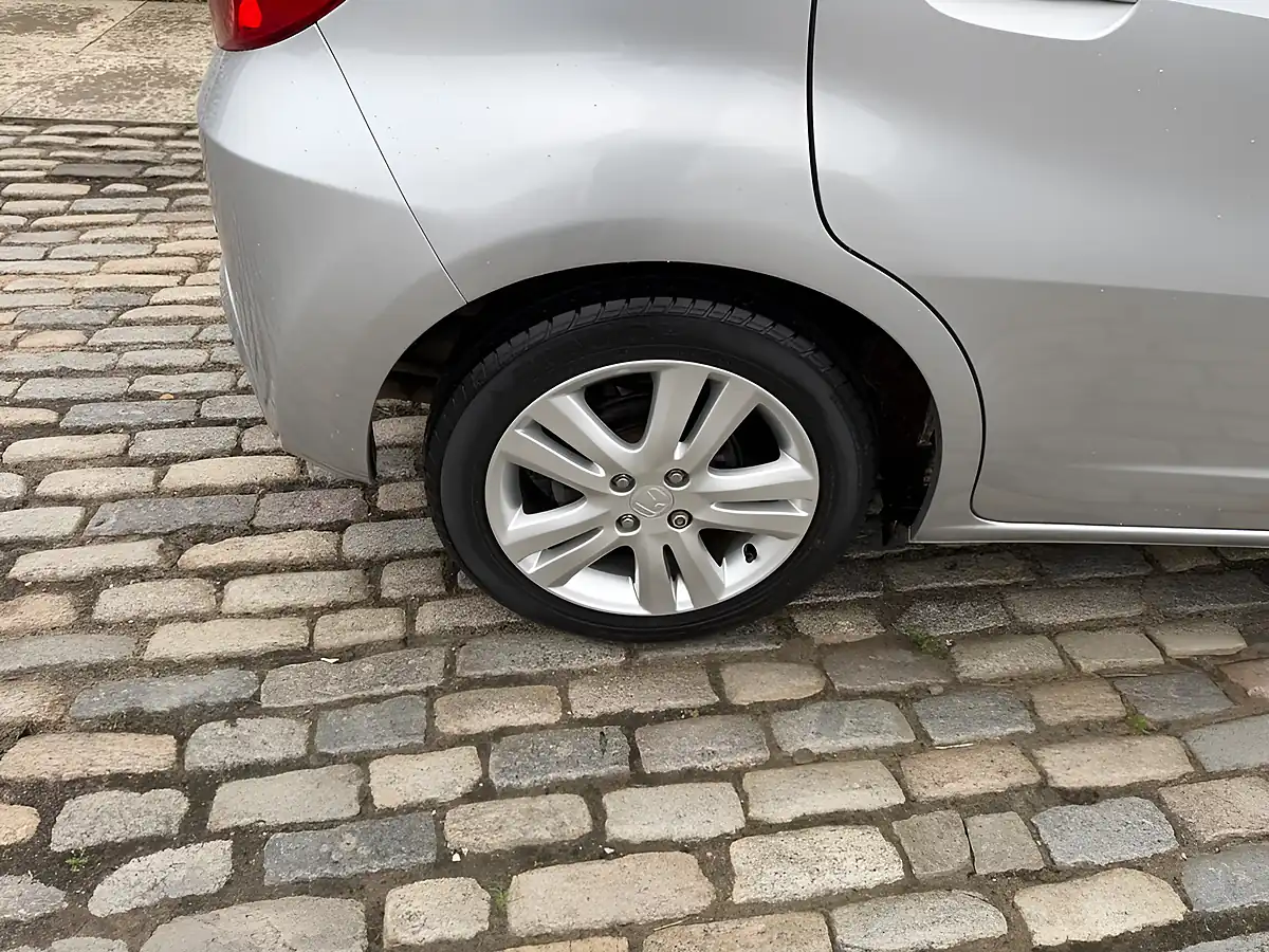 Used 2014 Honda Jazz Es Plus T Silver - Interior and Exterior details 11