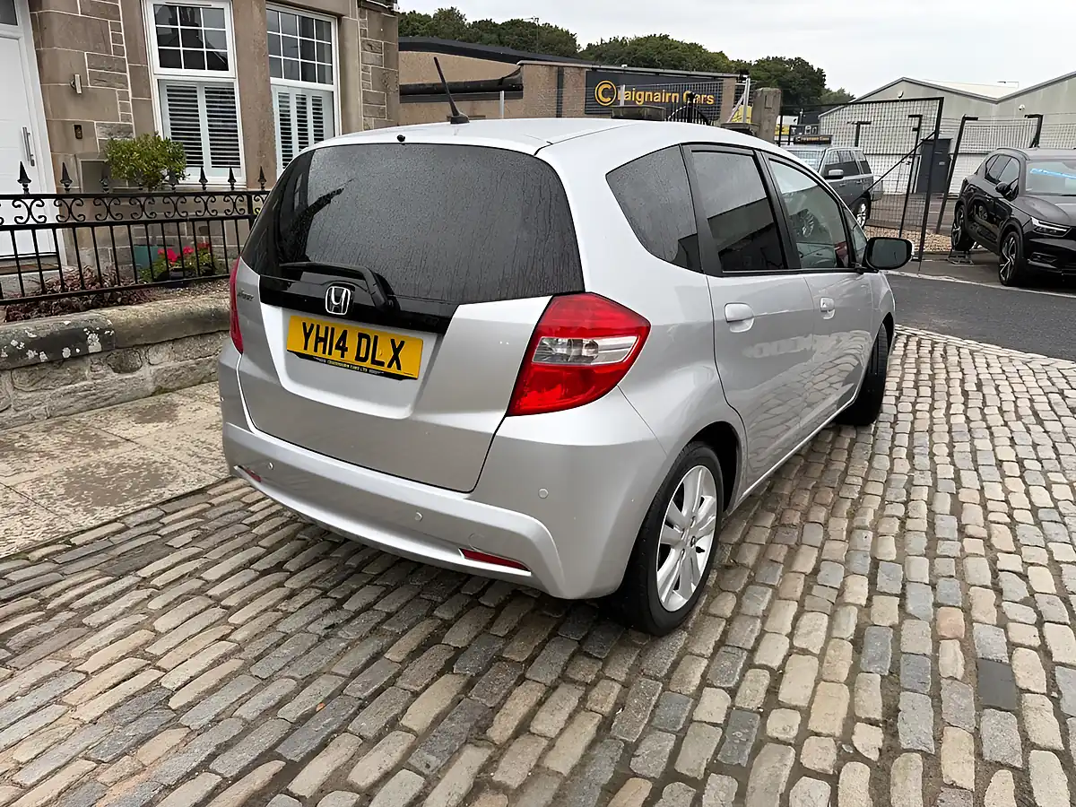 Used 2014 Honda Jazz Es Plus T Silver - Interior and Exterior details 12