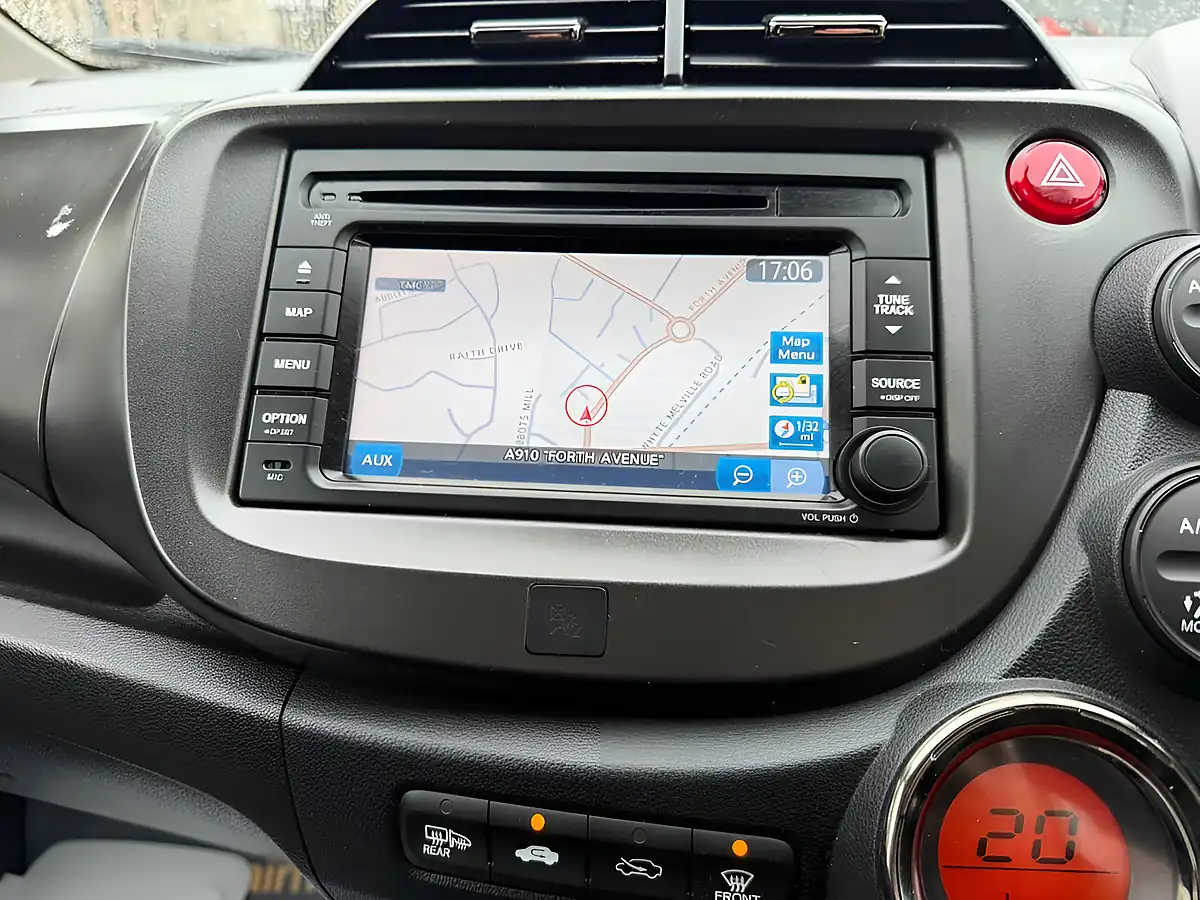 Used 2014 Honda Jazz Es Plus T Silver - Interior and Exterior details 17