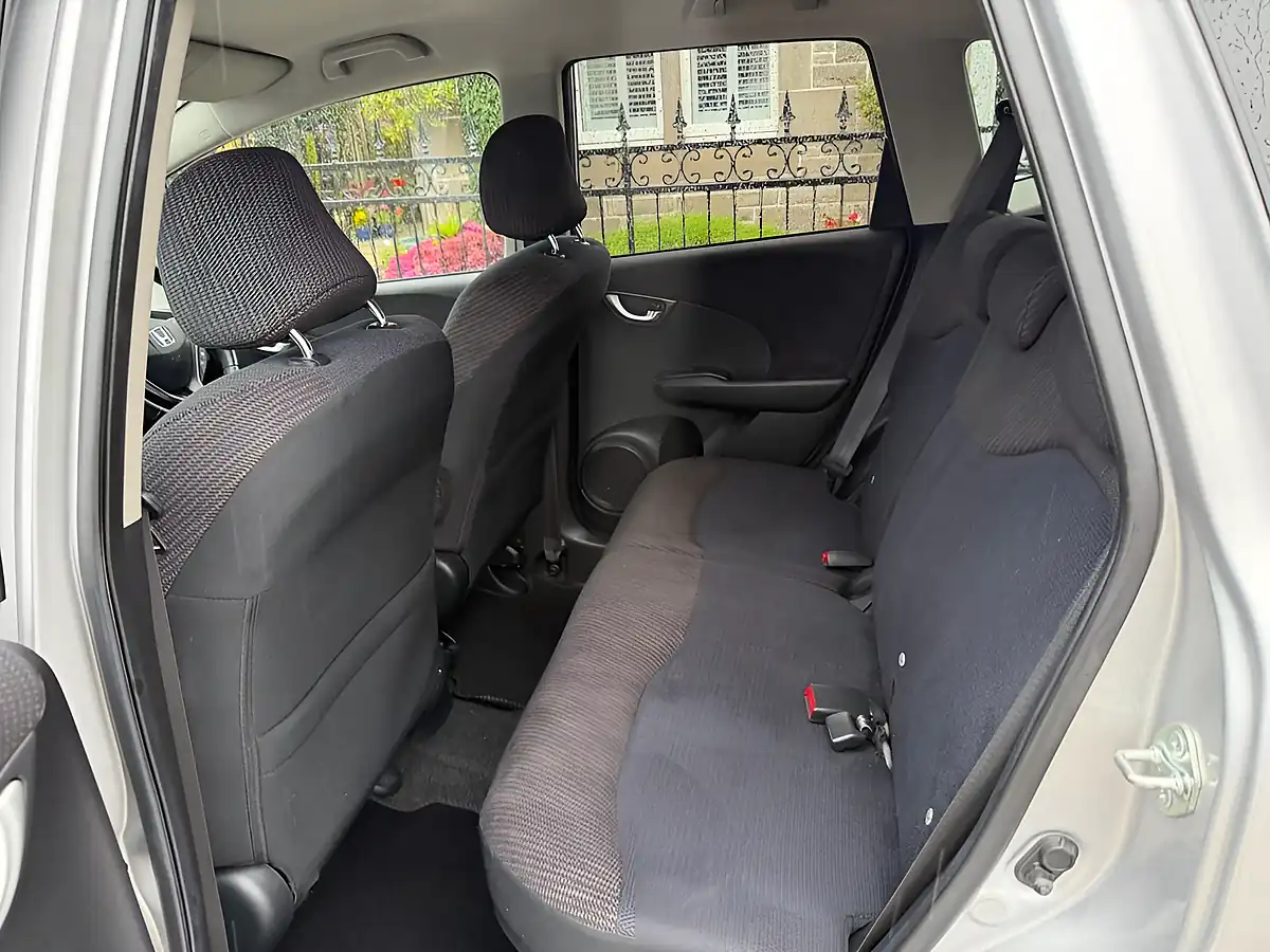 Used 2014 Honda Jazz Es Plus T Silver - Interior and Exterior details 18