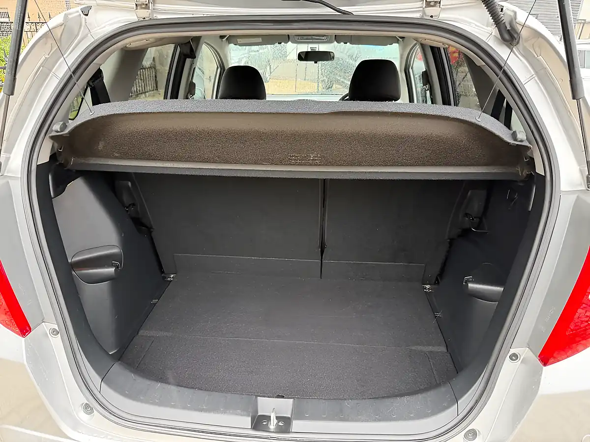 Used 2014 Honda Jazz Es Plus T Silver - Interior and Exterior details 19
