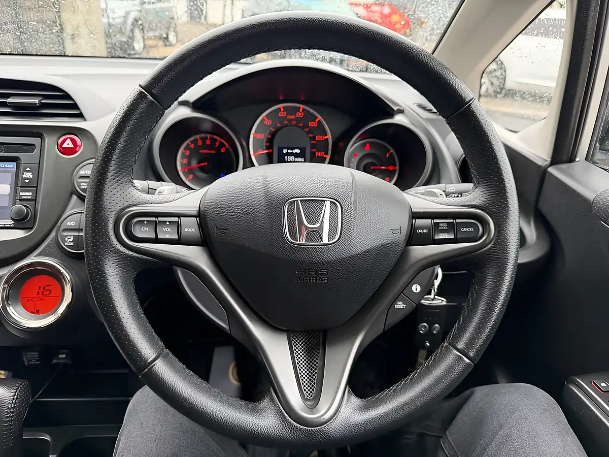 Used 2014 Honda Jazz Es Plus T Silver - Interior and Exterior details 20