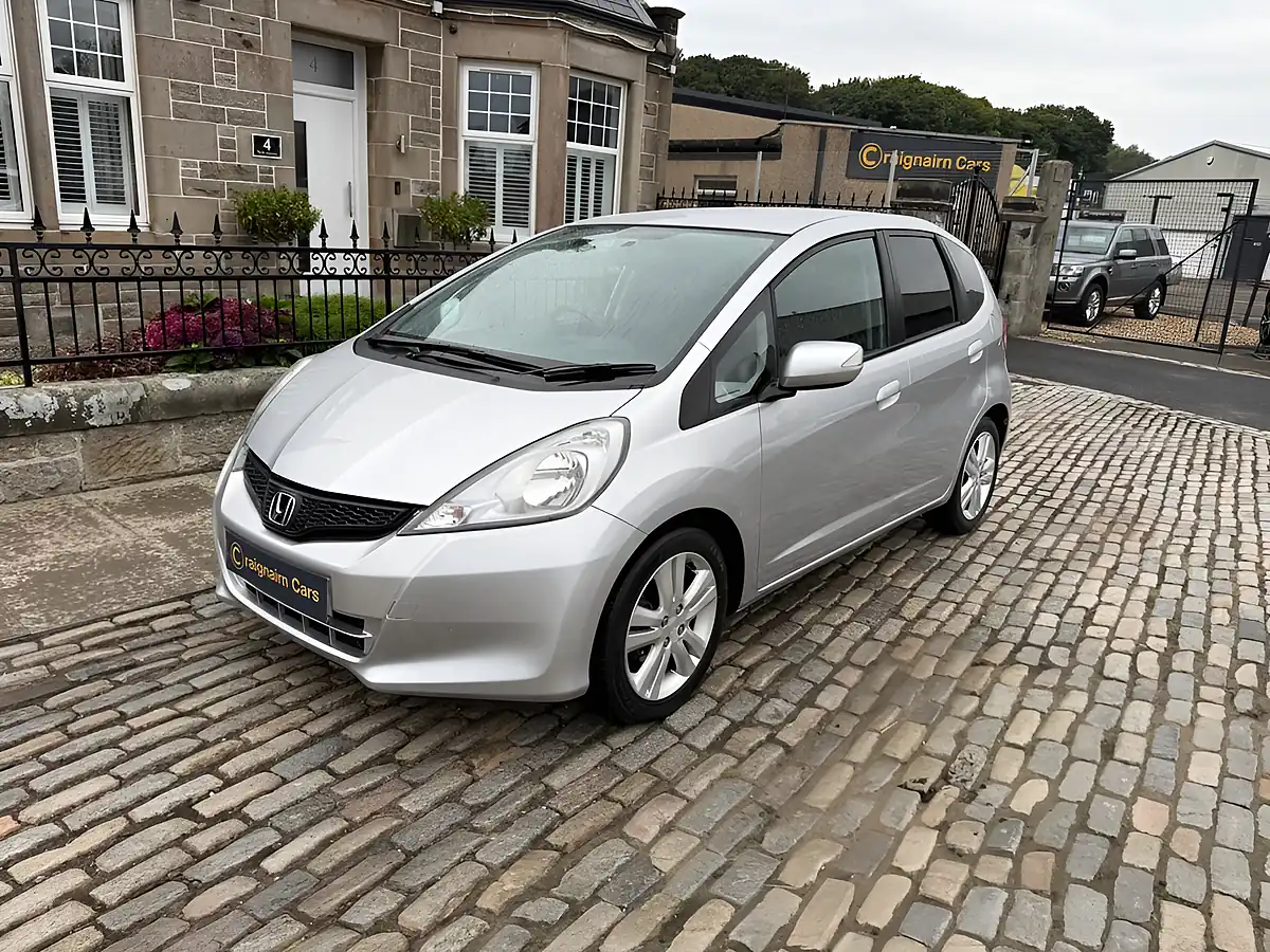 Used 2014 Honda Jazz Es Plus T Silver - Interior and Exterior details 3