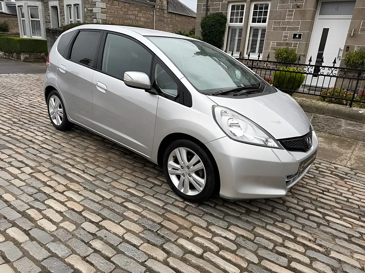 Used 2014 Honda Jazz Es Plus T Silver - Interior and Exterior details 4