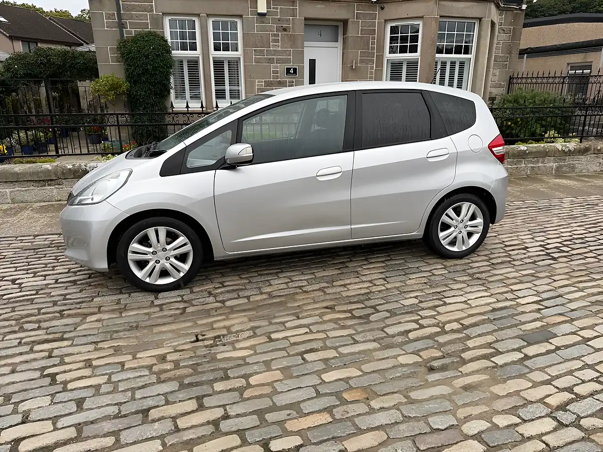Used 2014 Honda Jazz Es Plus T Silver - Interior and Exterior details 5