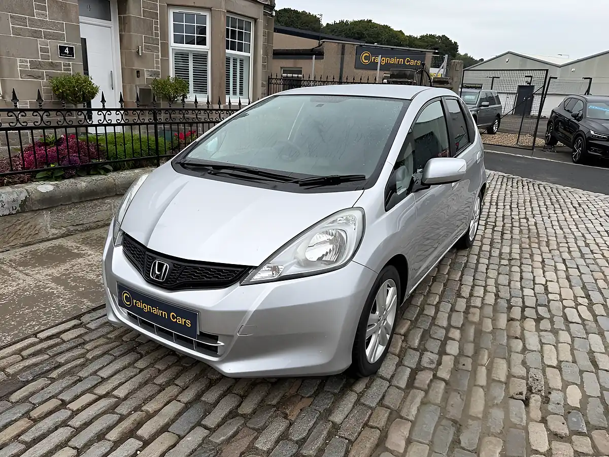 Used 2014 Honda Jazz Es Plus T Silver - Interior and Exterior details 6