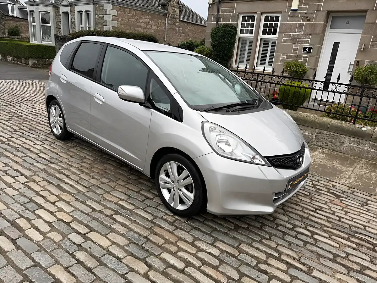 Used 2014 Honda Jazz Es Plus T Silver - Interior and Exterior details 7