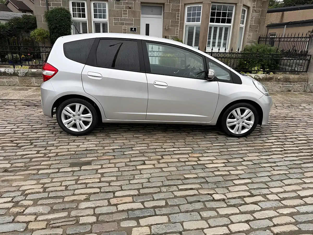Used 2014 Honda Jazz Es Plus T Silver - Interior and Exterior details 9