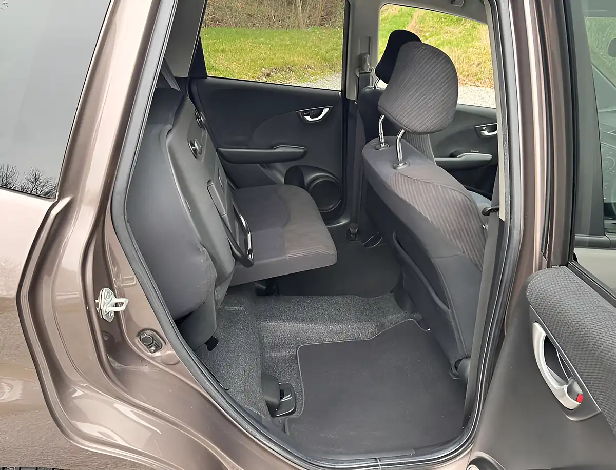 Used 2014 Honda Jazz Es+ Urban Titanium - Interior and Exterior details 18