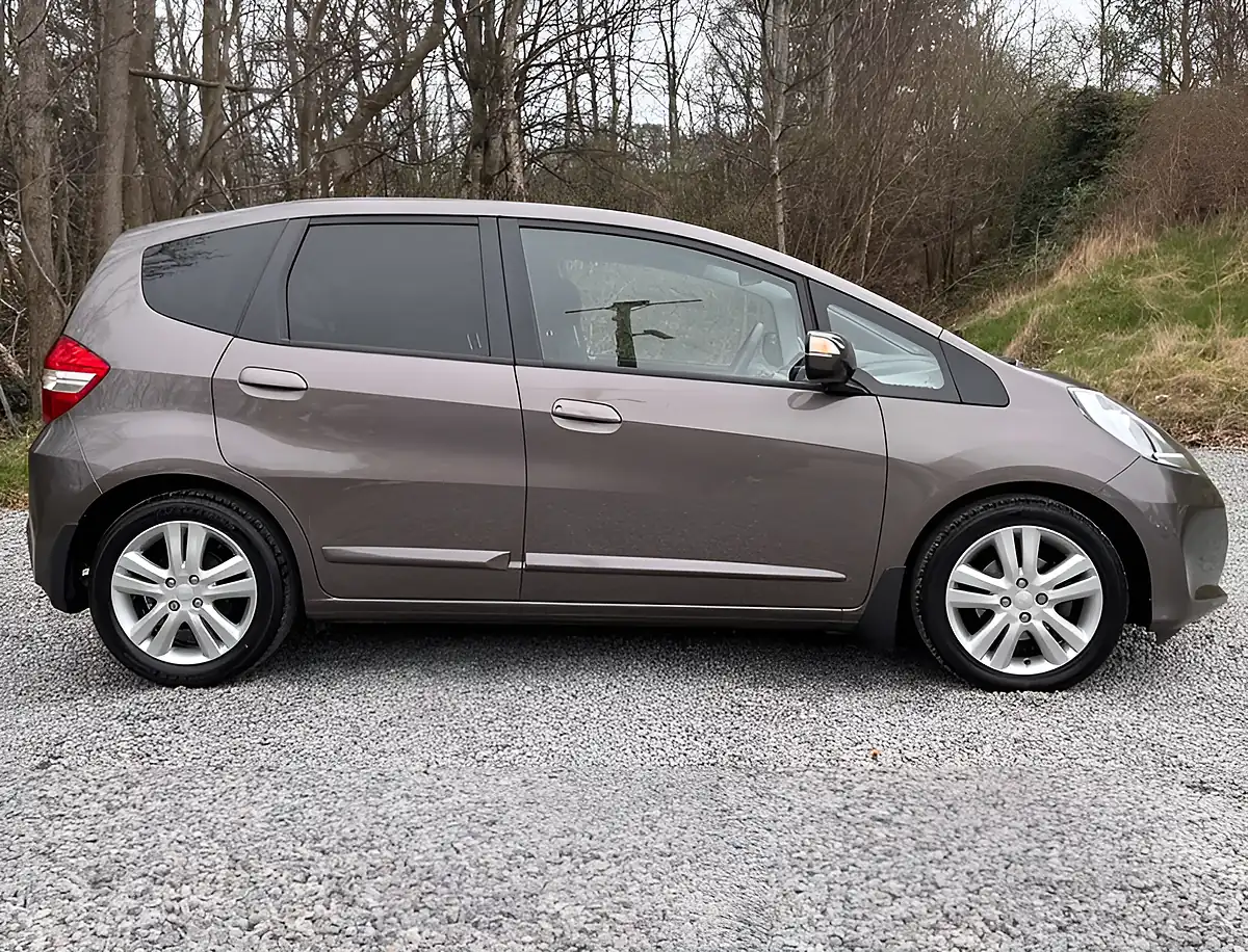 Used 2014 Honda Jazz Es+ Urban Titanium - Interior and Exterior details 2