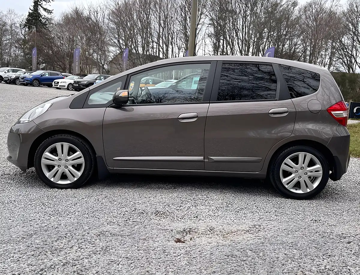 Used 2014 Honda Jazz Es+ Urban Titanium - Interior and Exterior details 4