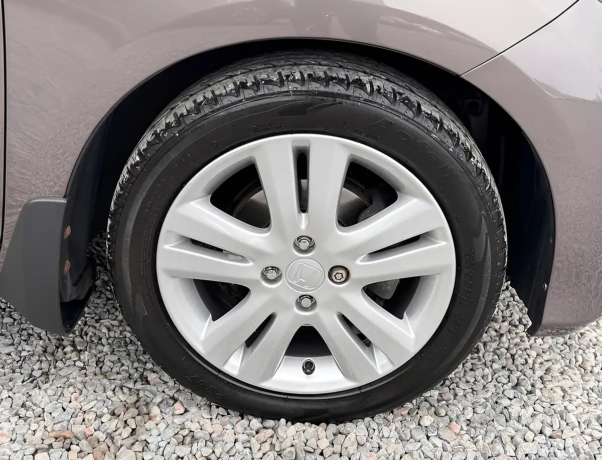 Used 2014 Honda Jazz Es+ Urban Titanium - Interior and Exterior details 7