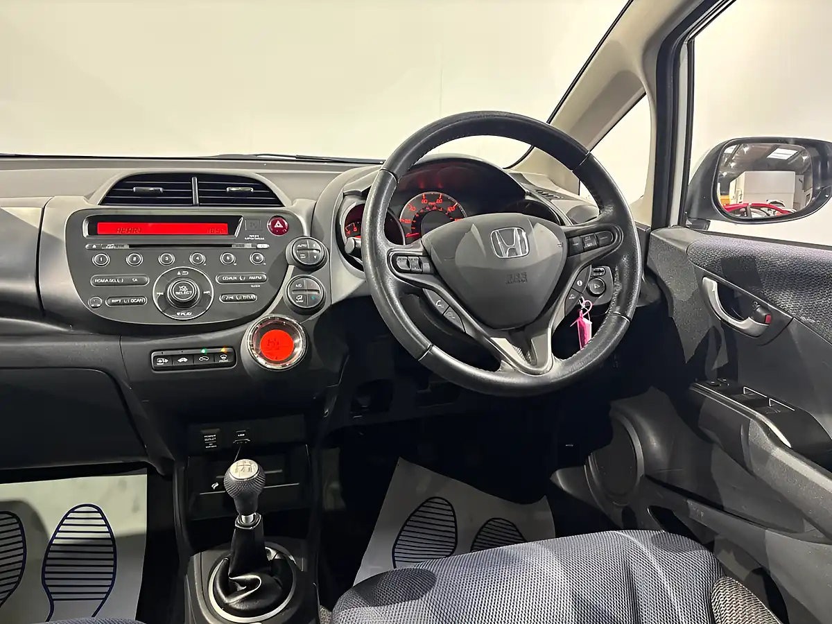 Used 2014 Honda Jazz Ex White - Interior and Exterior details 12