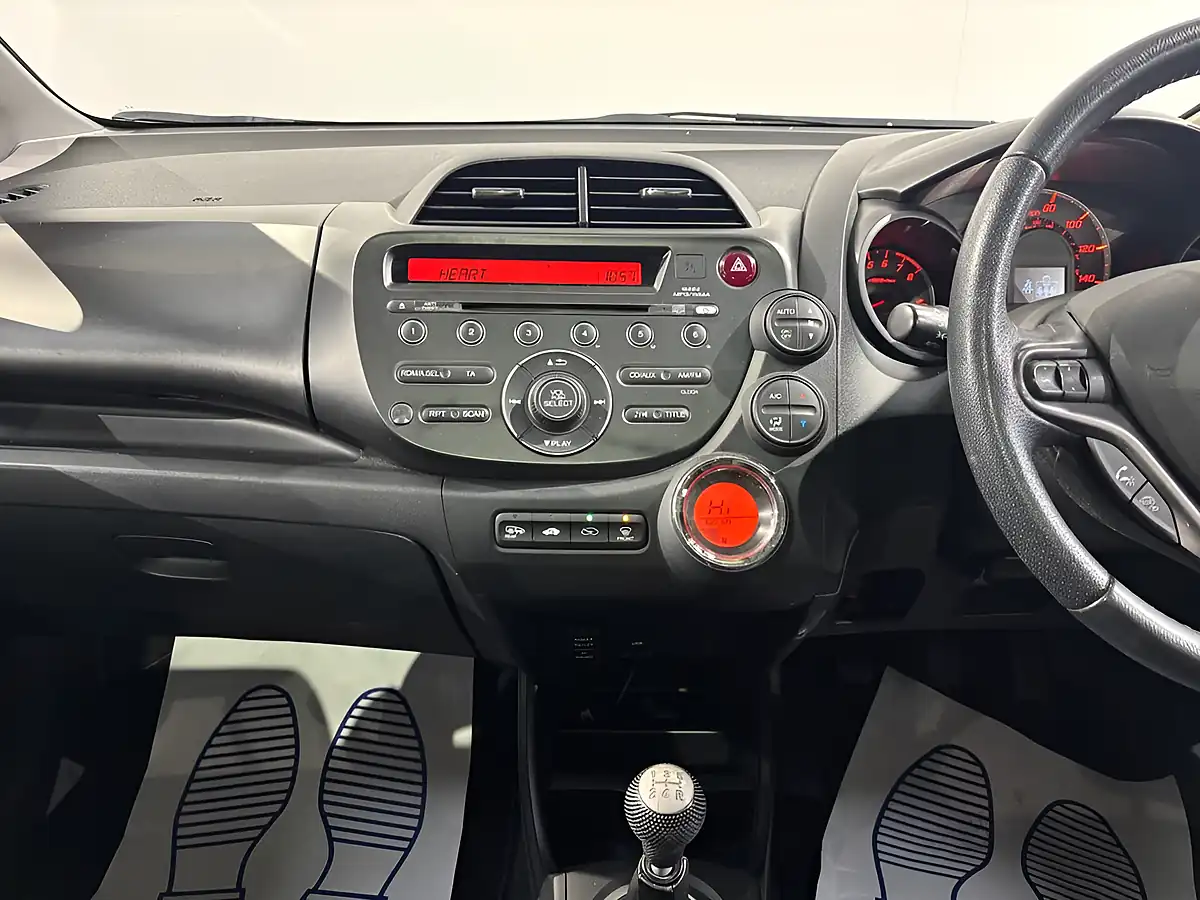 Used 2014 Honda Jazz Ex White - Interior and Exterior details 15
