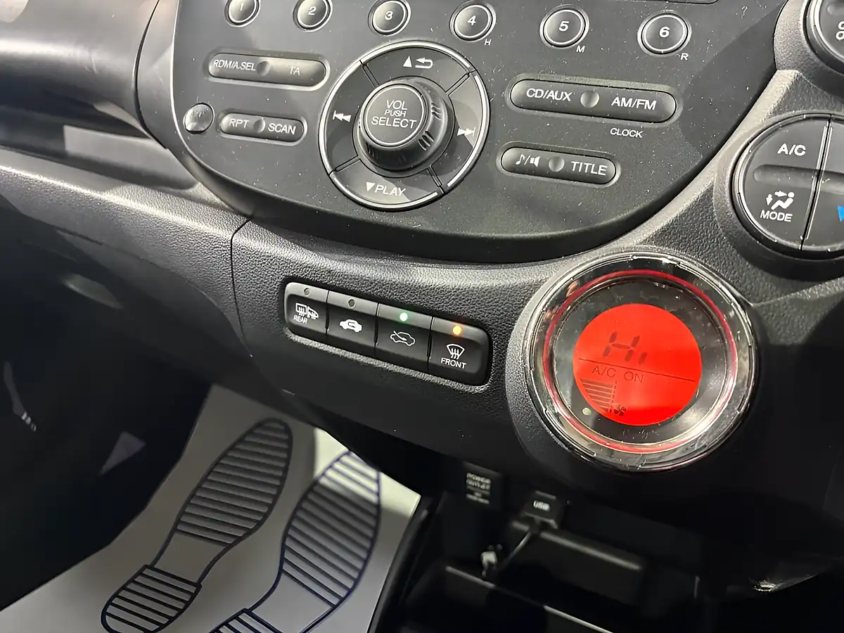 Used 2014 Honda Jazz Ex White - Interior and Exterior details 16