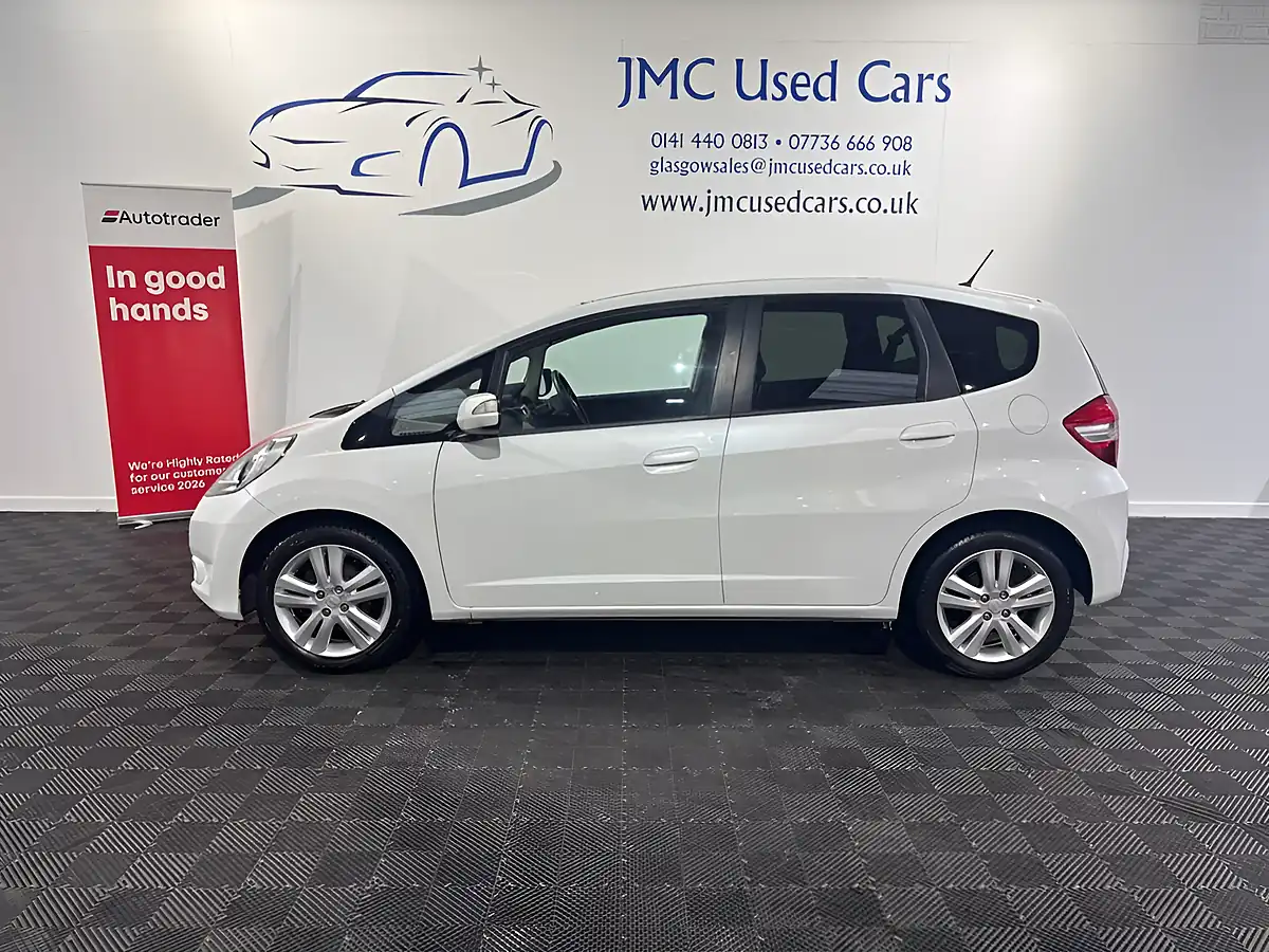 Used 2014 Honda Jazz Ex White - Interior and Exterior details 2