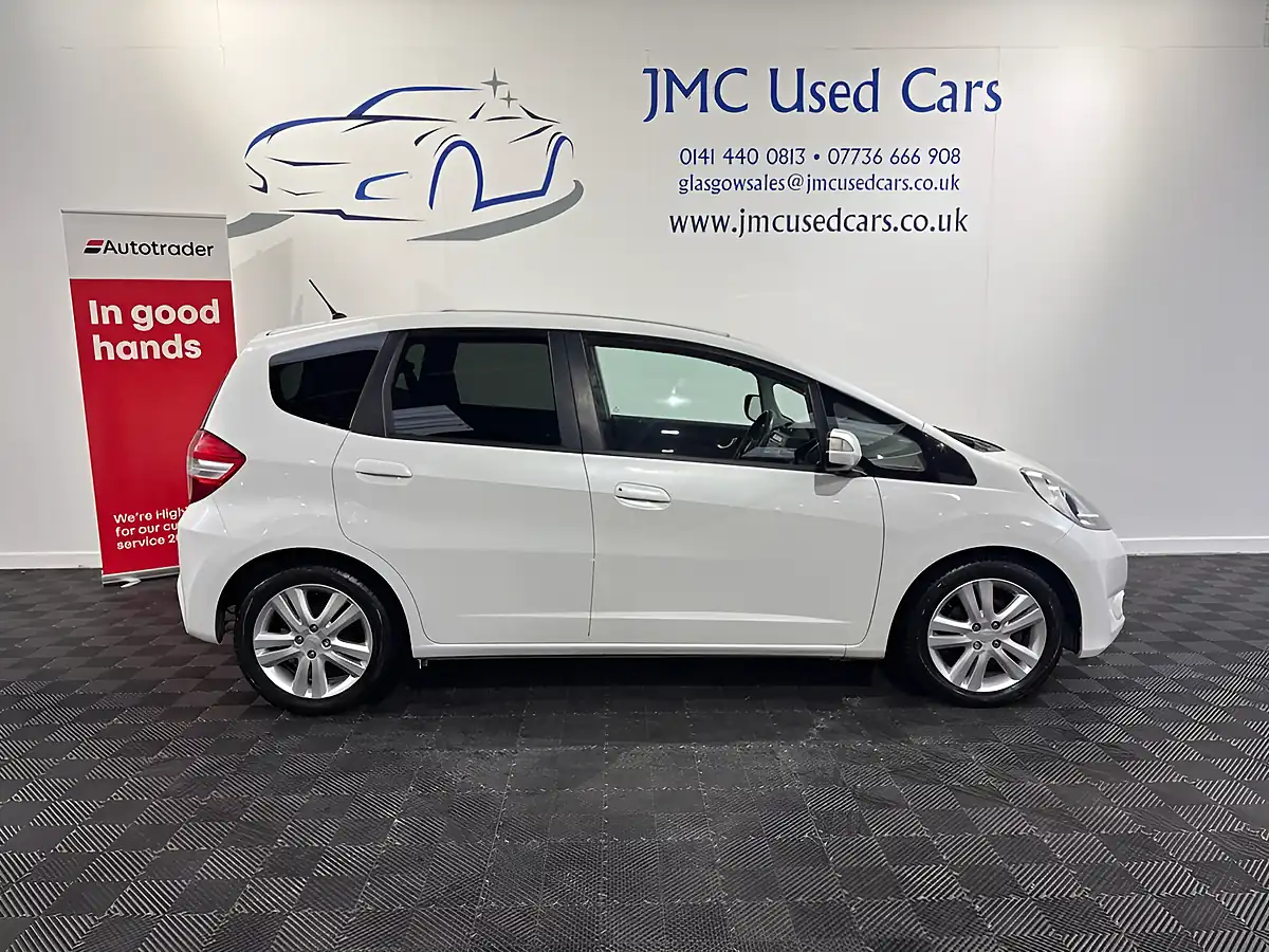 Used 2014 Honda Jazz Ex White - Interior and Exterior details 4