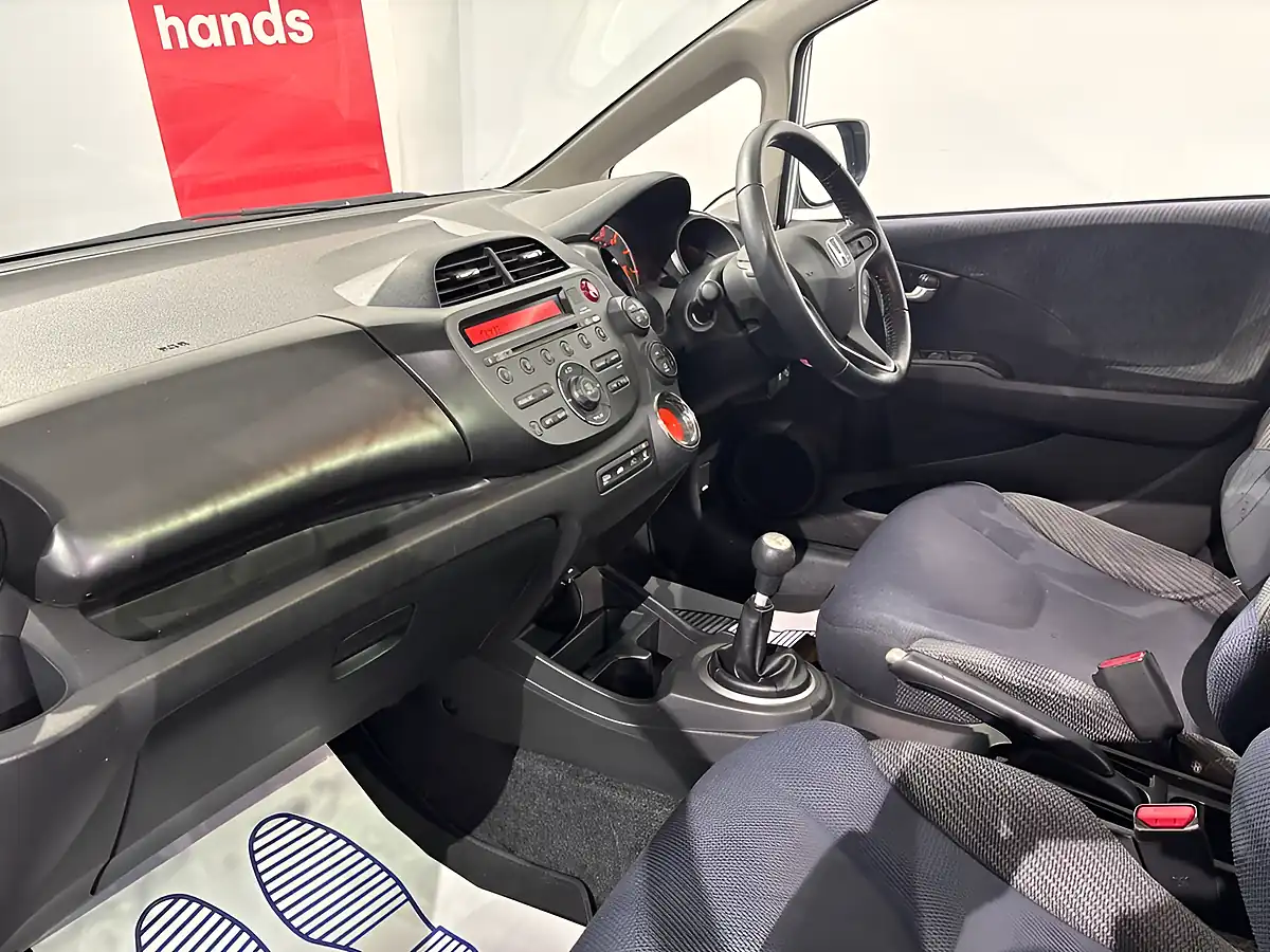 Used 2014 Honda Jazz Ex White - Interior and Exterior details 9