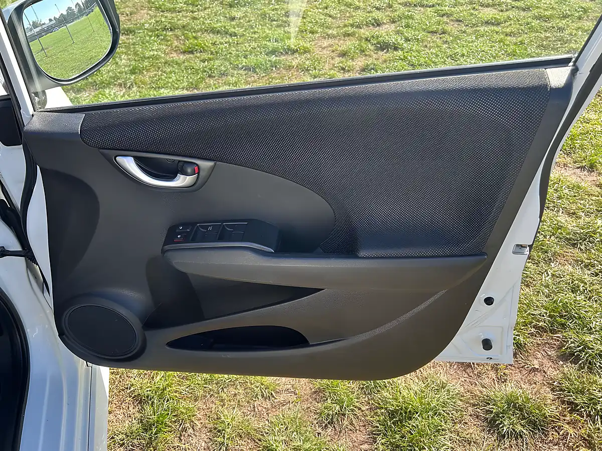 Used 2014 Honda Jazz Si White - Interior and Exterior details 11