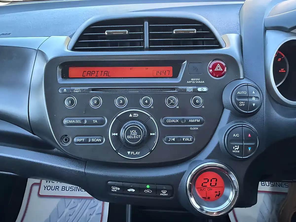 Used 2014 Honda Jazz Si White - Interior and Exterior details 16