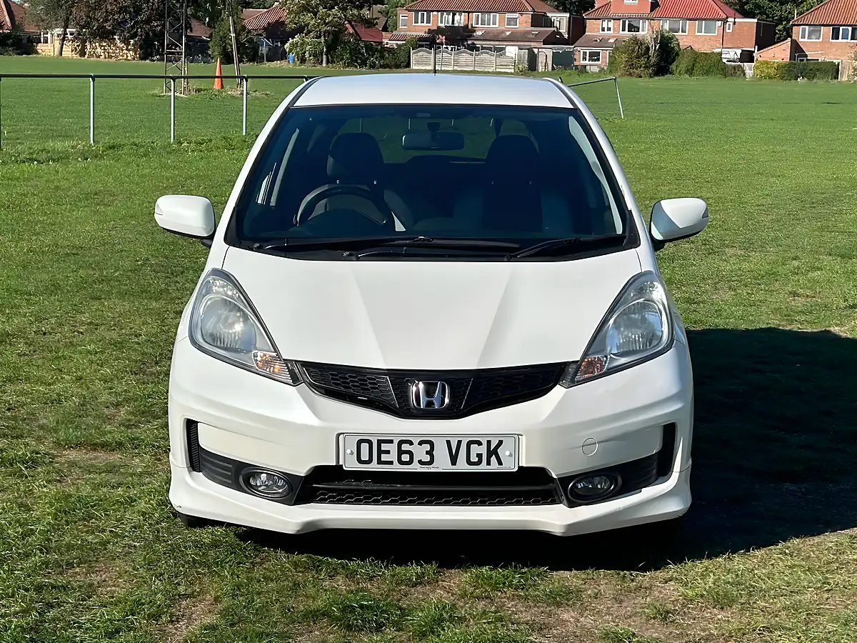 Used 2014 Honda Jazz Si White - Interior and Exterior details 2