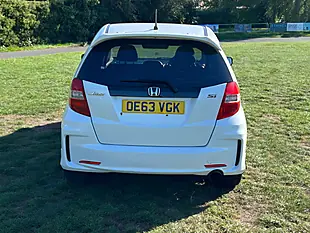 Used 2014 Honda Jazz Si White - Interior and Exterior details 6