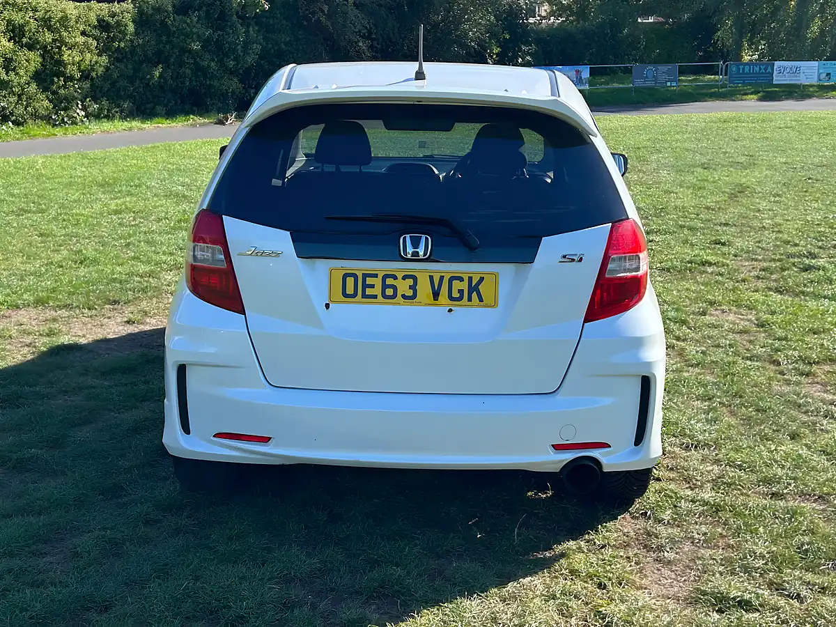 Used 2014 Honda Jazz Si White - Interior and Exterior details 6