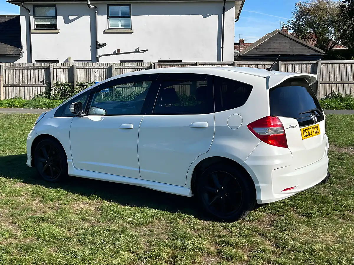 Used 2014 Honda Jazz Si White - Interior and Exterior details 7