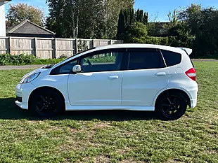 Used 2014 Honda Jazz Si White - Interior and Exterior details 8