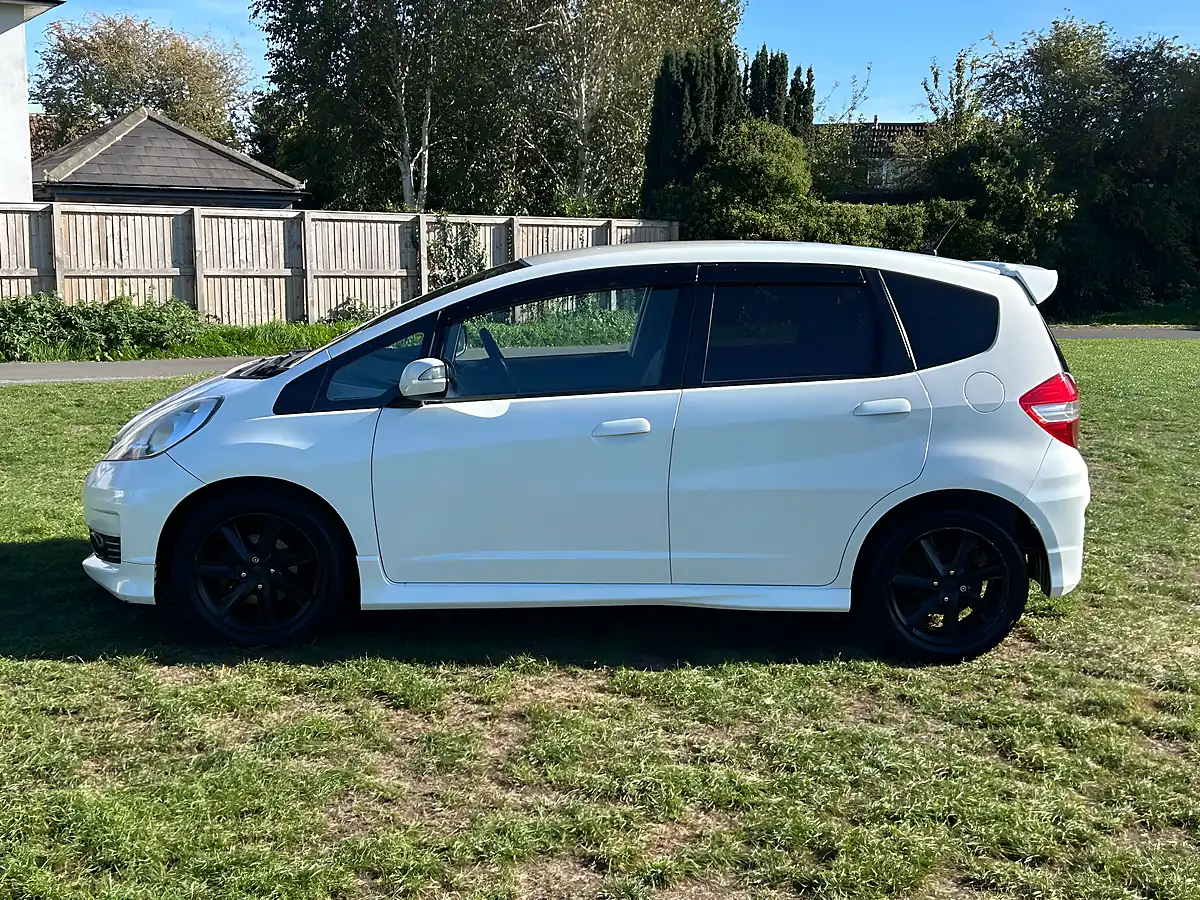 Used 2014 Honda Jazz Si White - Interior and Exterior details 8