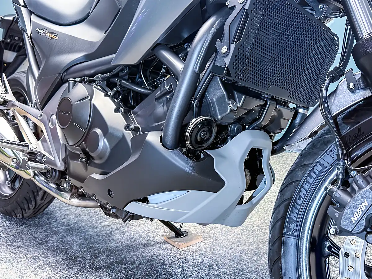 Used 2014 Honda NC750X Adventure Silver - Interior and Exterior details 12