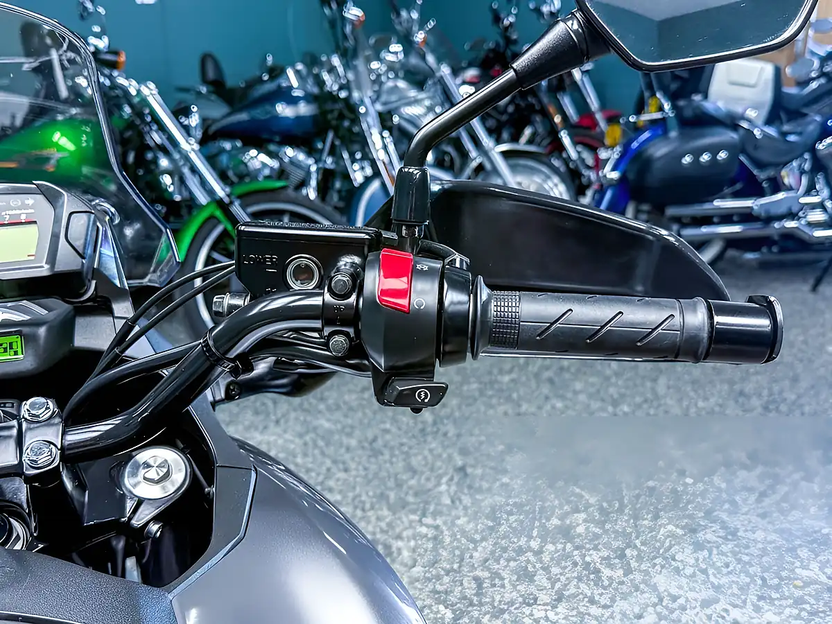 Used 2014 Honda NC750X Adventure Silver - Interior and Exterior details 15
