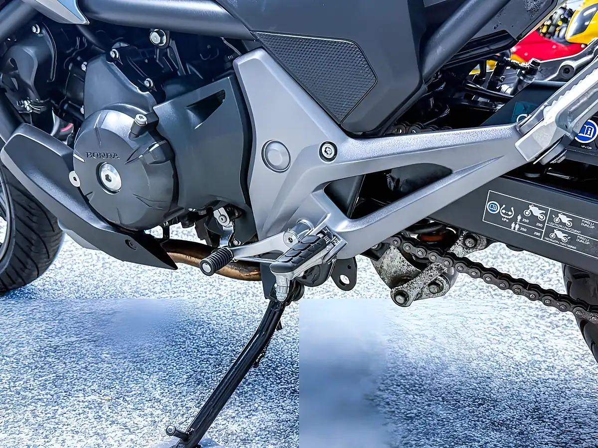 Used 2014 Honda NC750X Adventure Silver - Interior and Exterior details 17