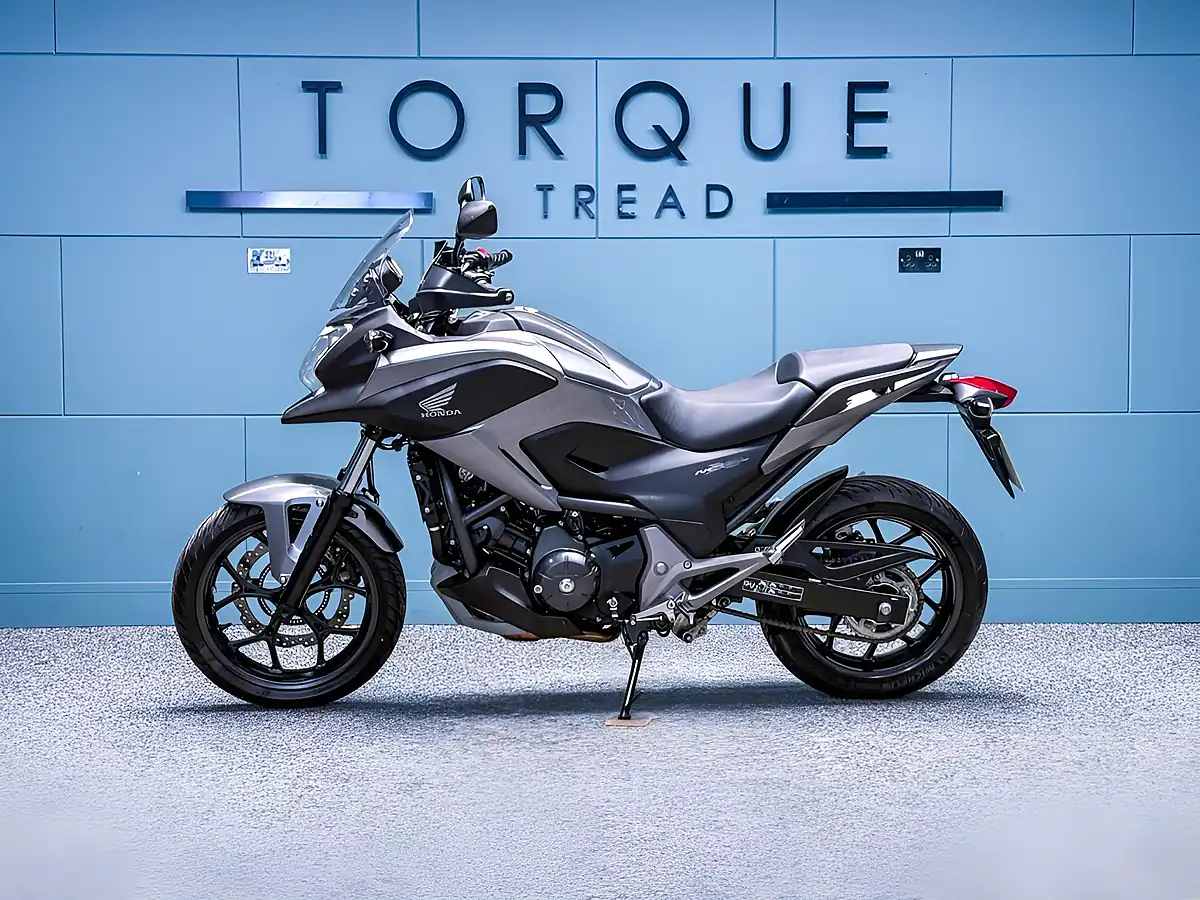 Used 2014 Honda NC750X Adventure Silver - Interior and Exterior details 8