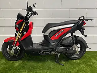Used 2014 Honda Zoomer X Black Red - Interior and Exterior details 11