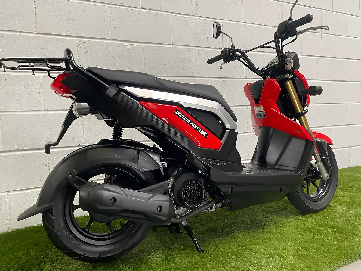 Used 2014 Honda Zoomer X Black Red - Interior and Exterior details 7