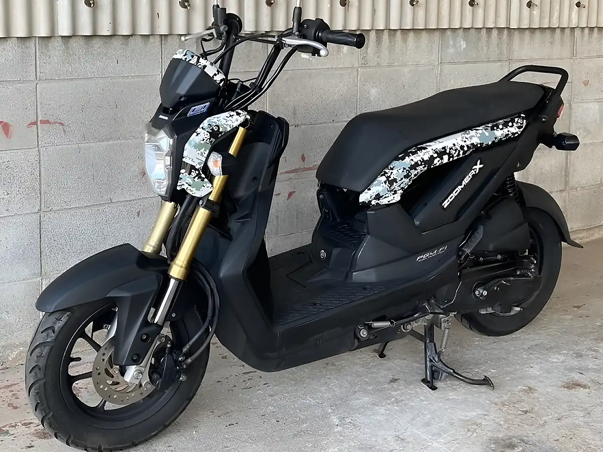 Used 2014 Honda Zoomer X Camo - Interior and Exterior details 9