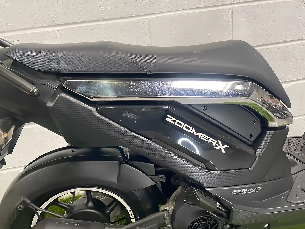 Used 2014 Honda Zoomer X X-1 Black - Interior and Exterior details 17