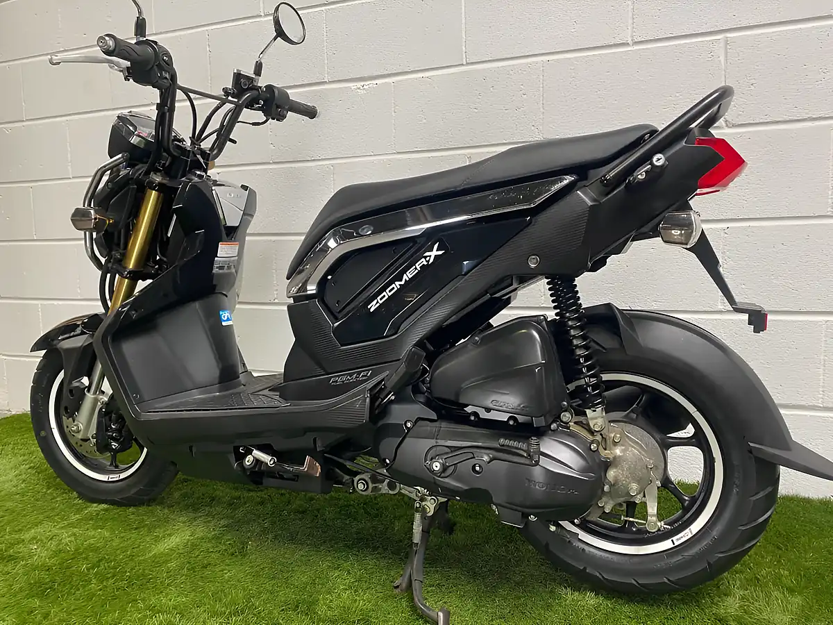 Used 2014 Honda Zoomer X X-1 Black - Interior and Exterior details 9