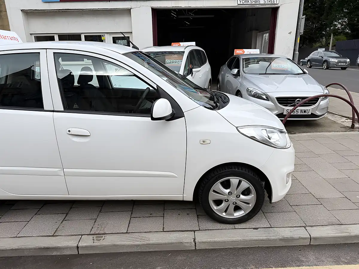 Used 2014 Hyundai I10 Active White - Interior and Exterior details 11