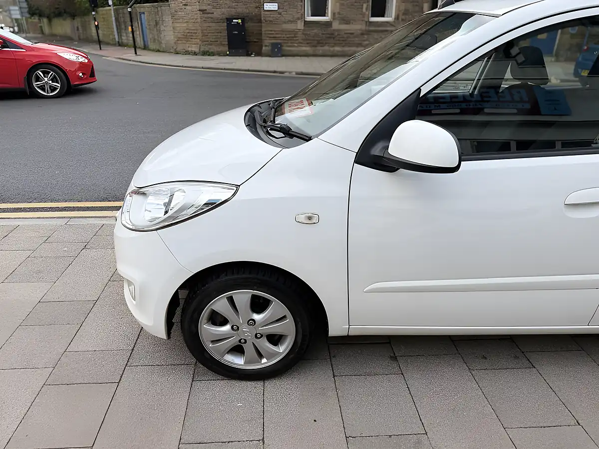 Used 2014 Hyundai I10 Active White - Interior and Exterior details 12