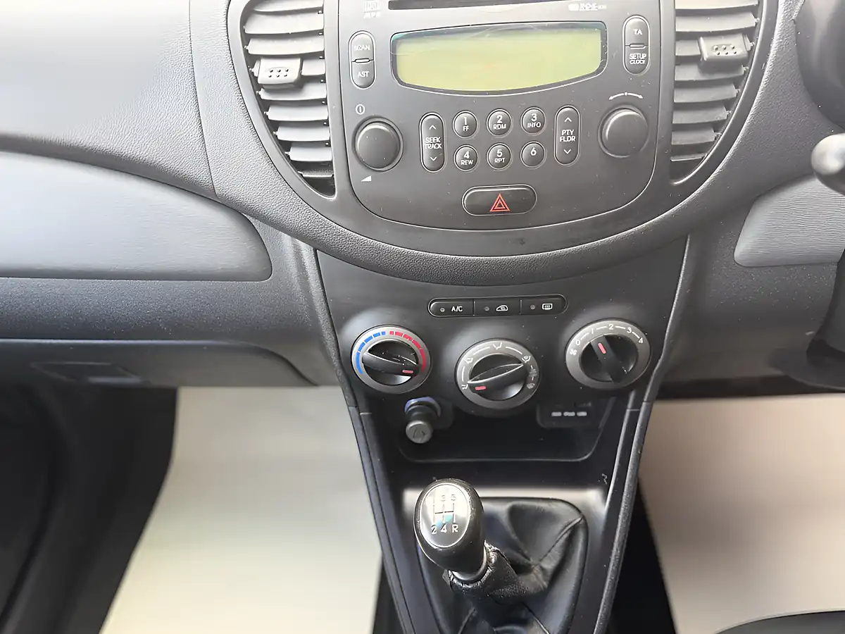 Used 2014 Hyundai I10 Active White - Interior and Exterior details 17