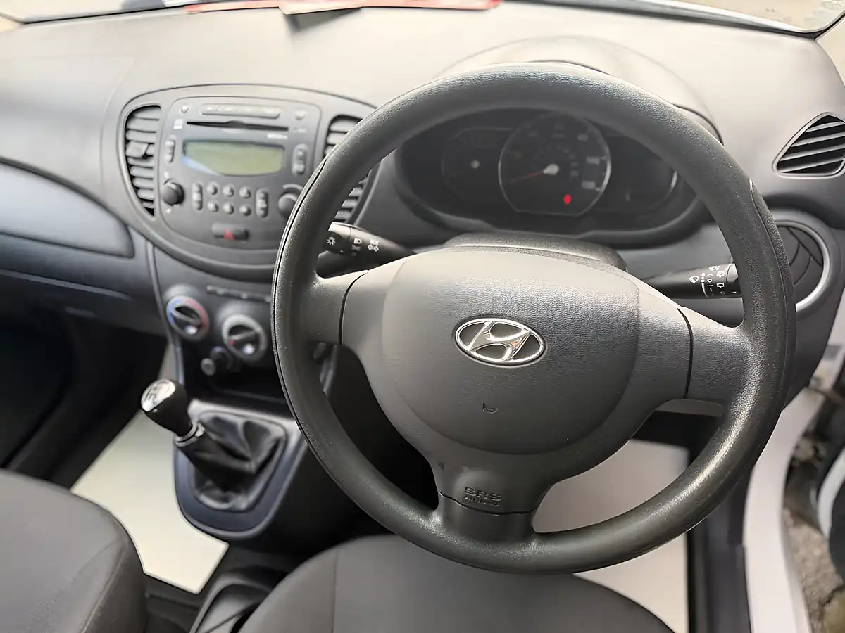 Used 2014 Hyundai I10 Active White - Interior and Exterior details 20