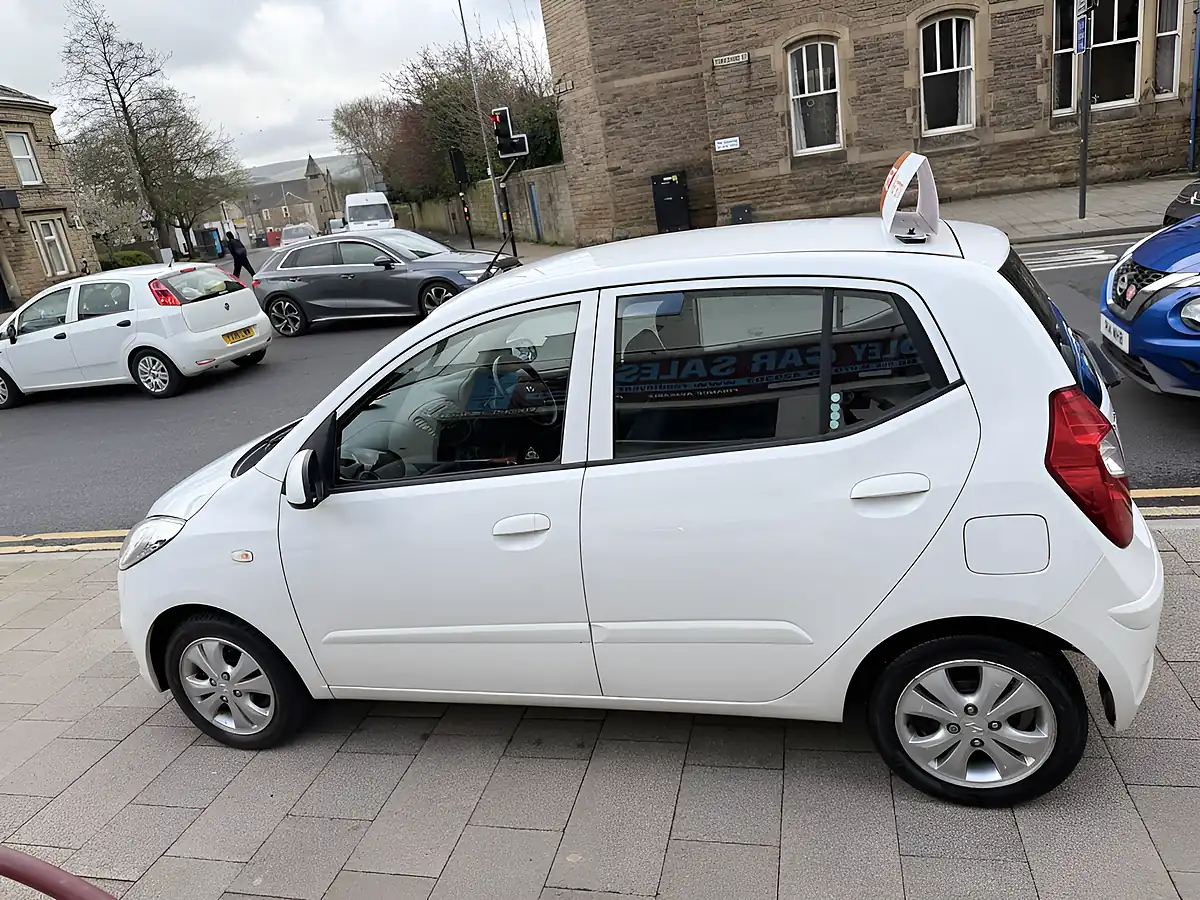 Used 2014 Hyundai I10 Active White - Interior and Exterior details 7