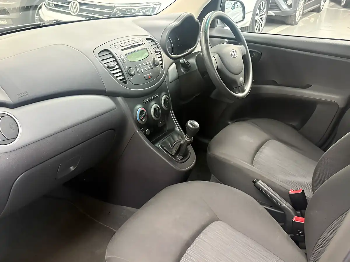 Used 2014 Hyundai i10 Classic Grey - Interior and Exterior details 14